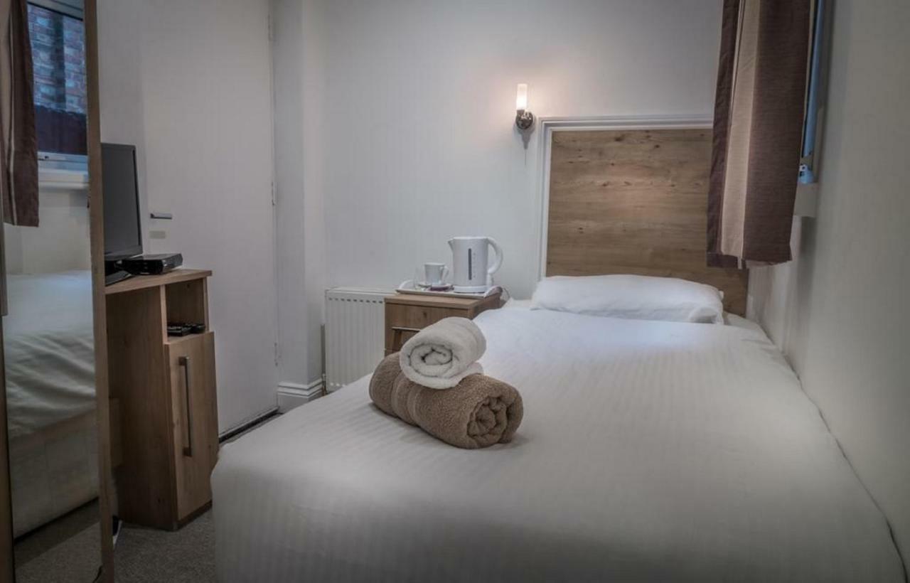 Acton Hill Hotel Ealing Eksteriør bilde