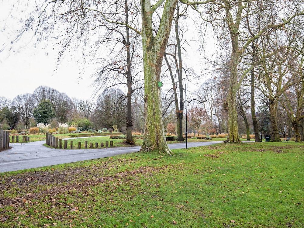 Acton Hill Hotel Ealing Eksteriør bilde